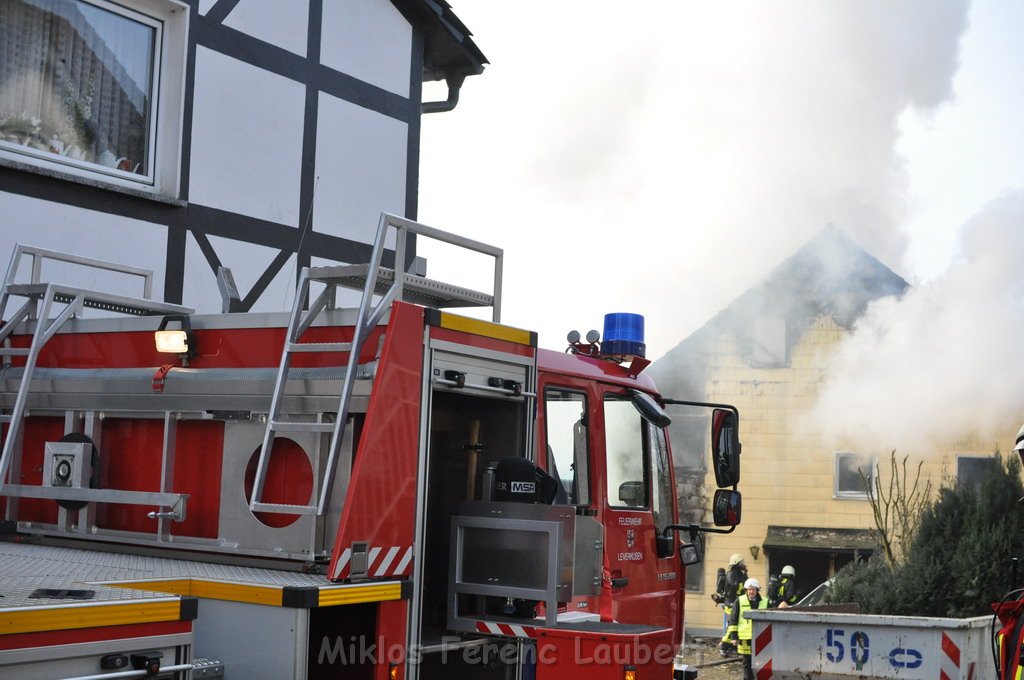 Haus komplett ausgebrannt Leverkusen P05.JPG